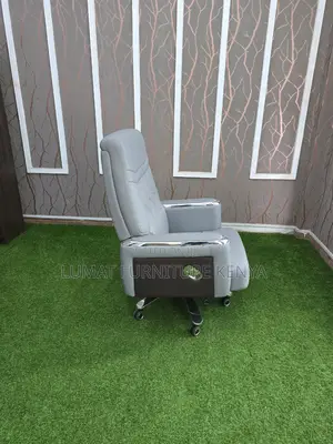 Highback Office Chair With Footrest