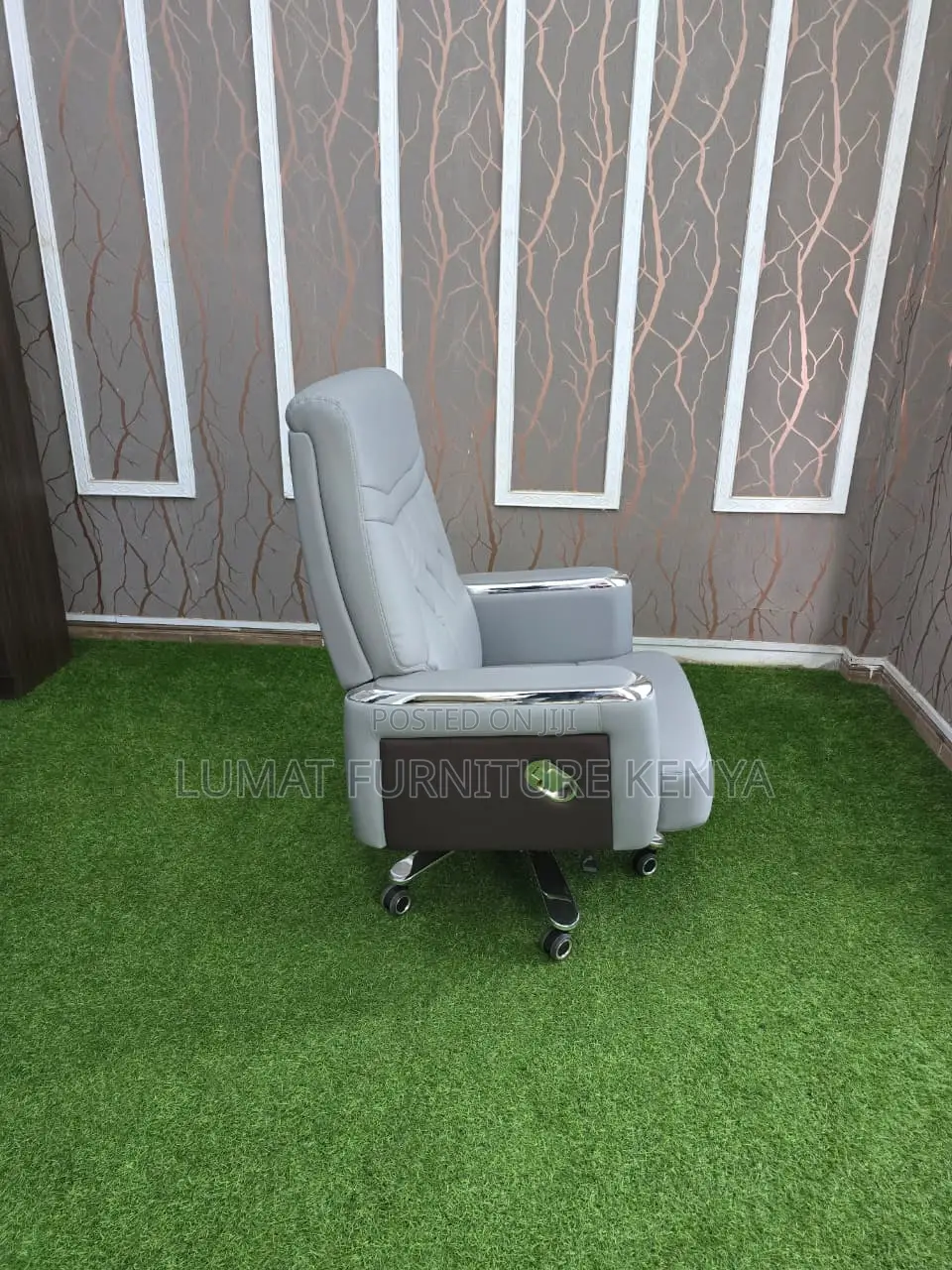 Highback Office Chair With Footrest
