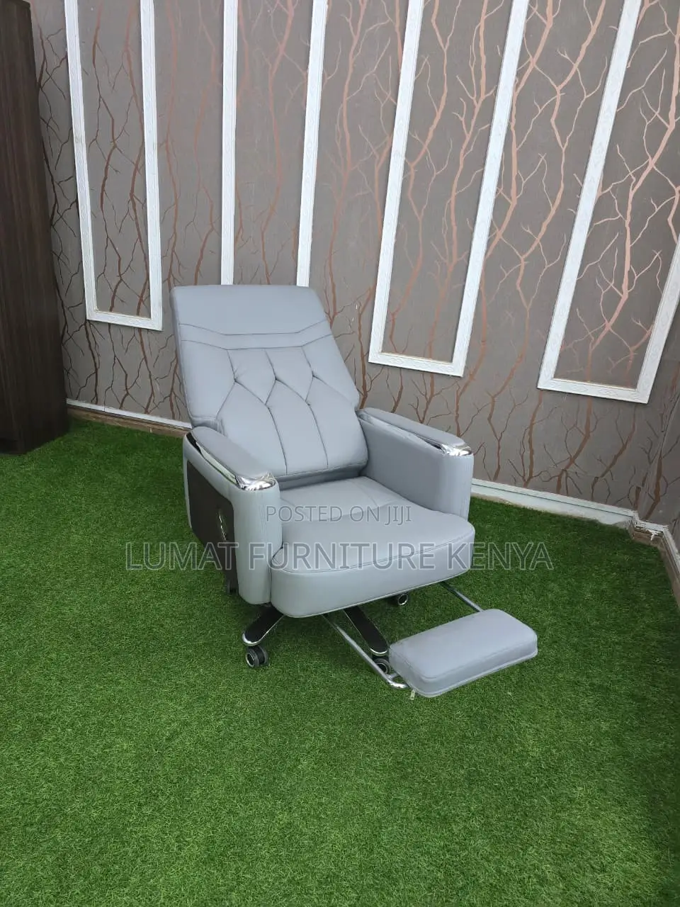 Highback Office Chair With Footrest