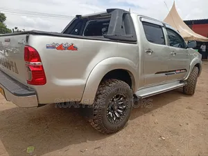 Toyota Hilux 2009 Silver