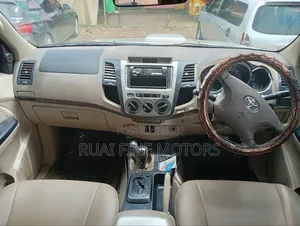 Toyota Hilux 2009 Silver