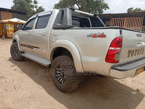 Toyota Hilux 2009 Silver