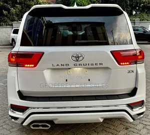 Toyota Land Cruiser Prado 4.0 2022 White
