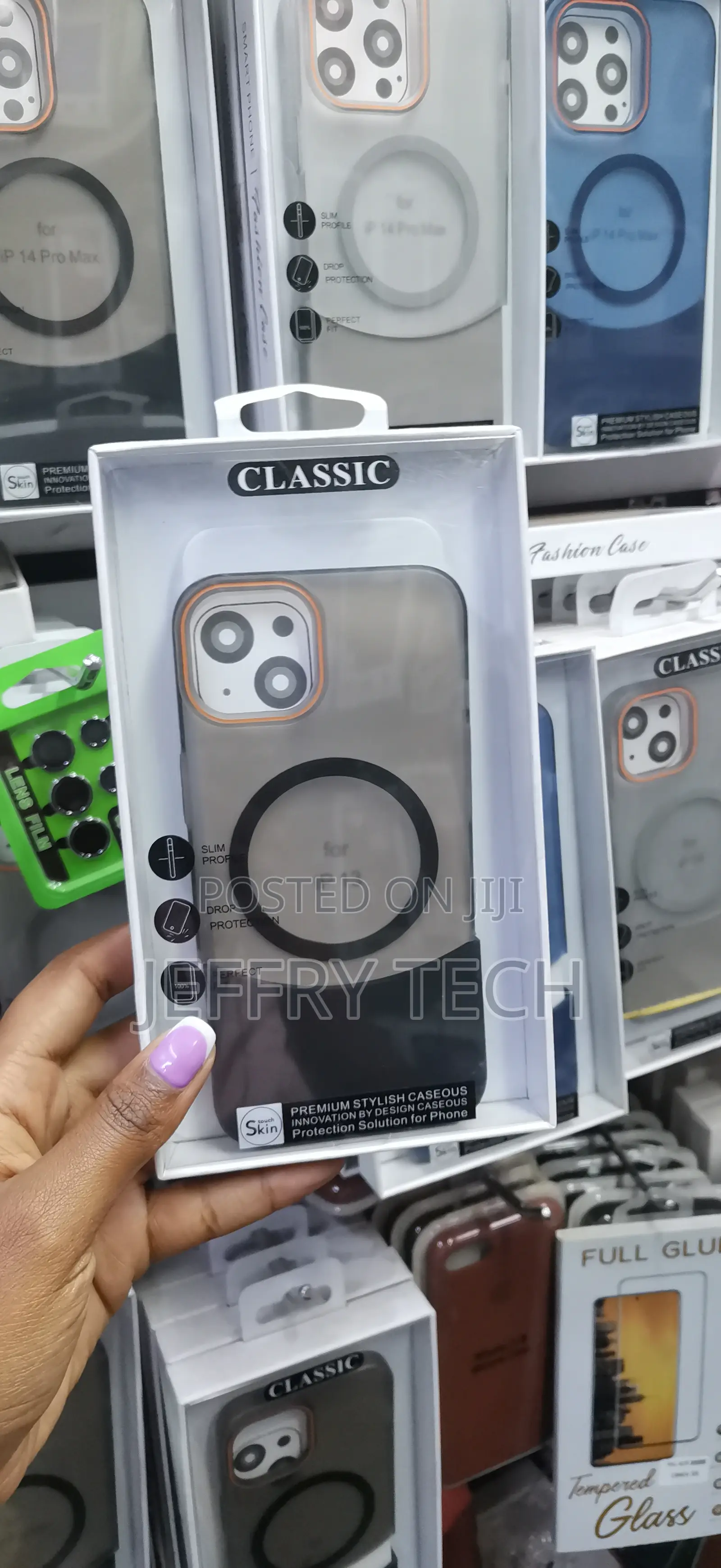 Kiwes Matte Magnetic 2 in 1 Clear Case for iPhone 13