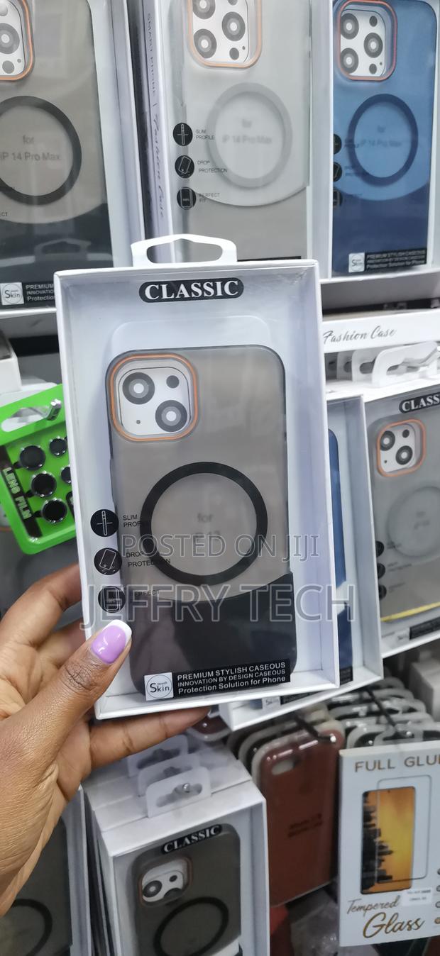 Kiwes Matte Magnetic 2 in 1 Clear Case for iPhone 13 - main view