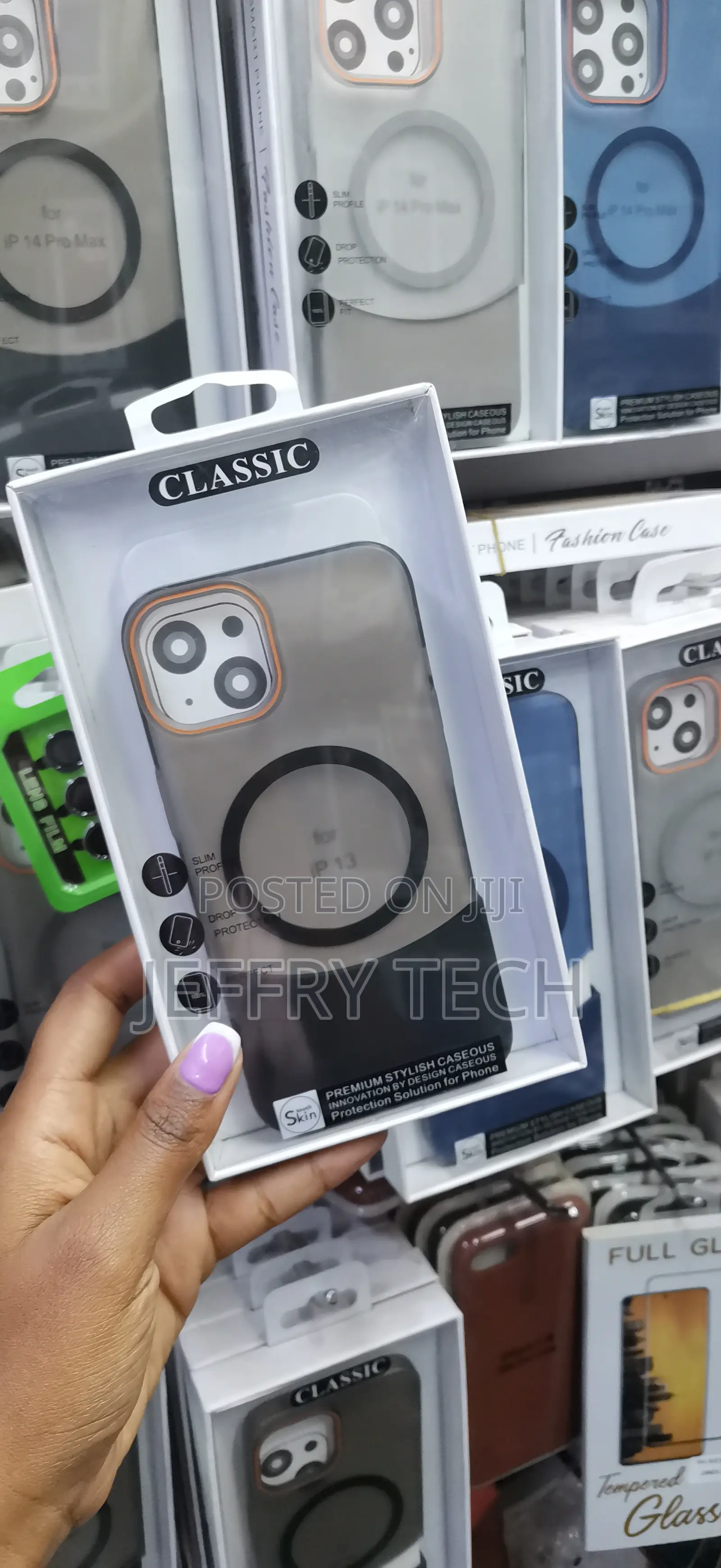 Kiwes Matte Magnetic 2 in 1 Clear Case for iPhone 13