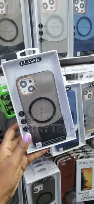 Kiwes Matte Magnetic 2 in 1 Clear Case for iPhone 13