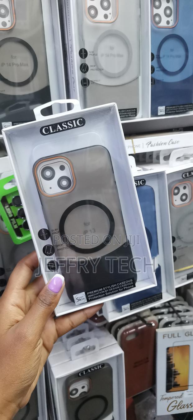 Kiwes Matte Magnetic 2 in 1 Clear Case for iPhone 13 - thumbnail 2