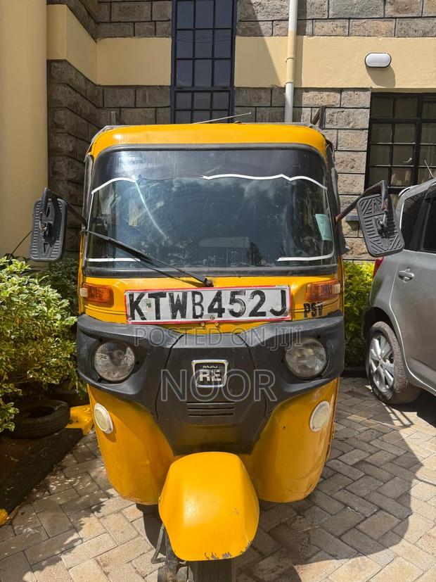 Bajaj RE 2021 Yellow