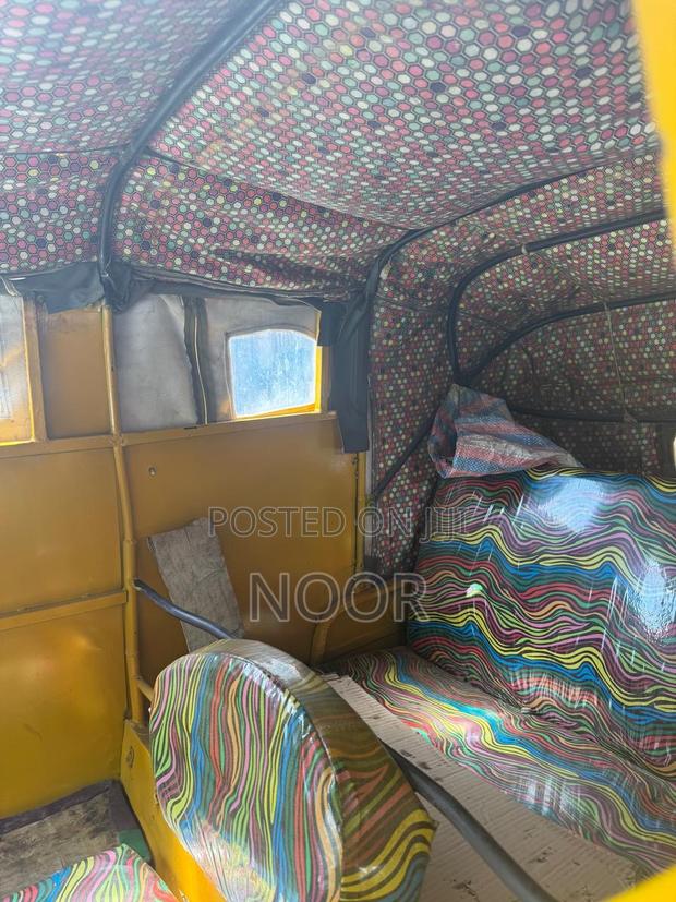 Bajaj RE 2021 Yellow - thumbnail 4