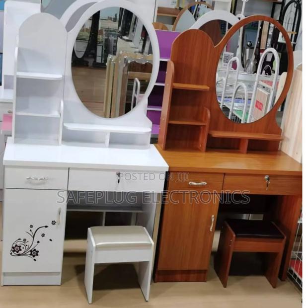 Dressing Table Brown Luxury Vanity Desk - Executive - main view