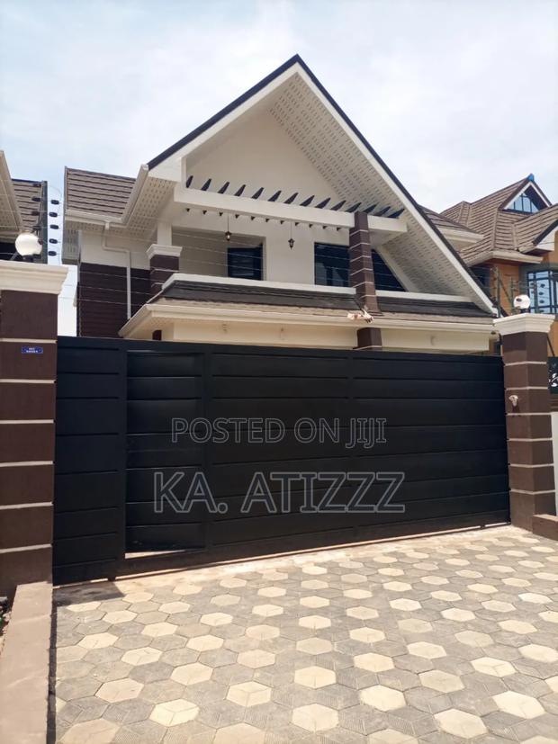 Selling 4 Bedroom House With Sq and Attic