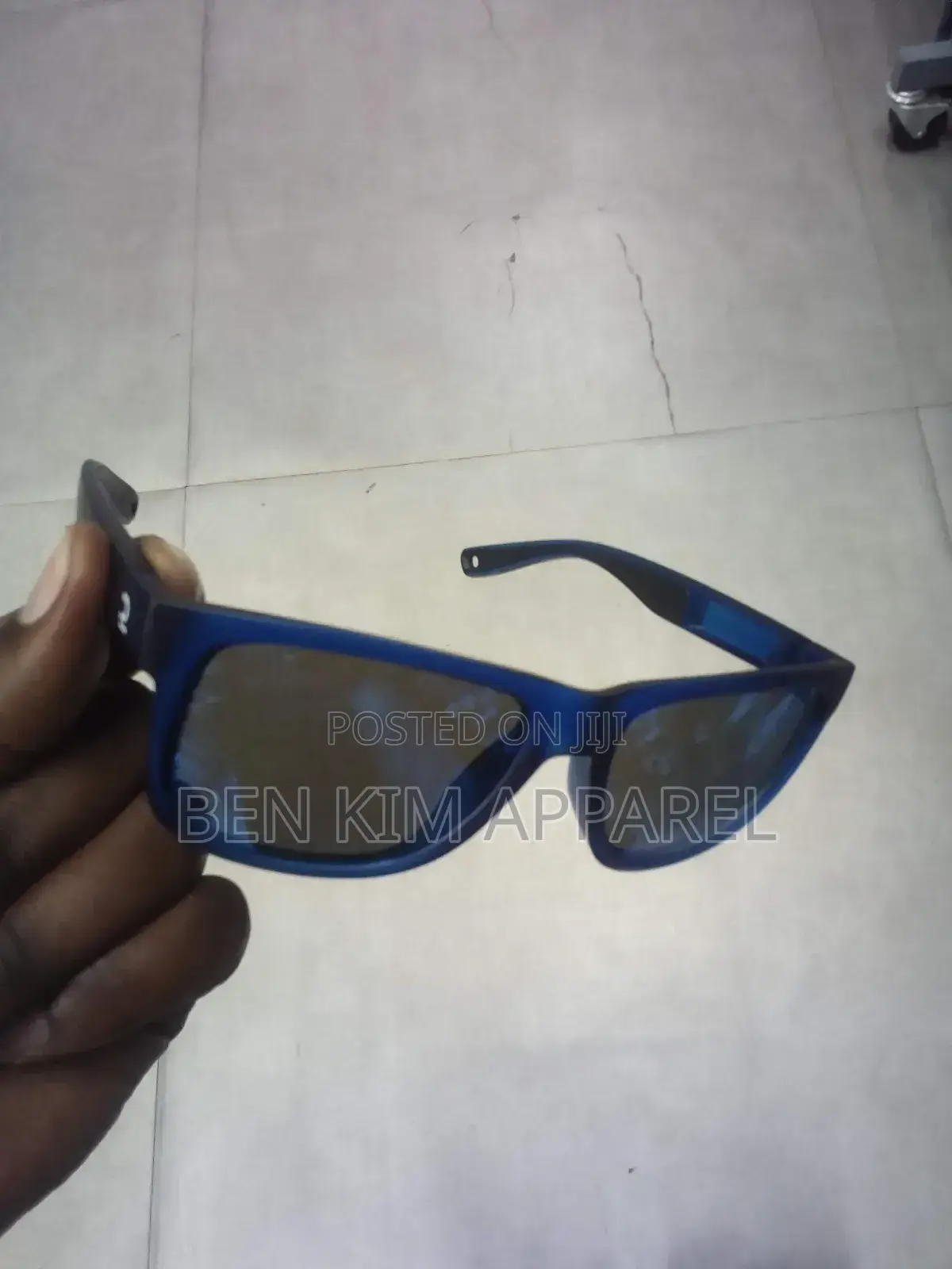 26gms Black or Blue Sunglasses Uv Filtration Anti Slip Rubber Tip