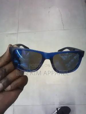 26gms Black or Blue Sunglasses Uv Filtration Anti Slip Rubber Tip
