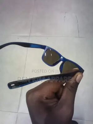 26gms Black or Blue Sunglasses Uv Filtration Anti Slip Rubber Tip