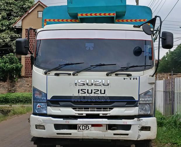 Isuzu FTRS 2021 White - thumbnail 2