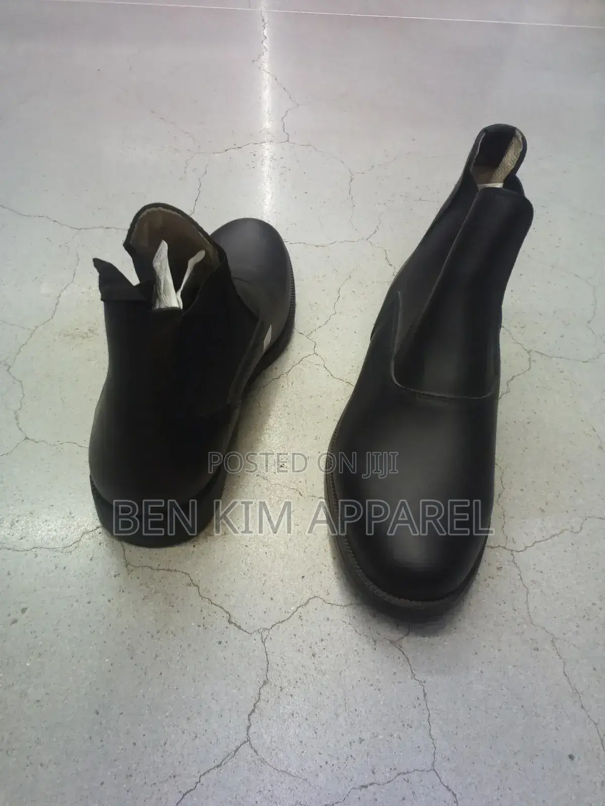 Slip on Black Leather and Rubber Sole Boots 45.