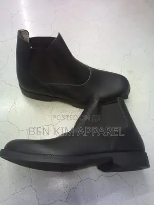 Slip on Black Leather and Rubber Sole Boots 45.