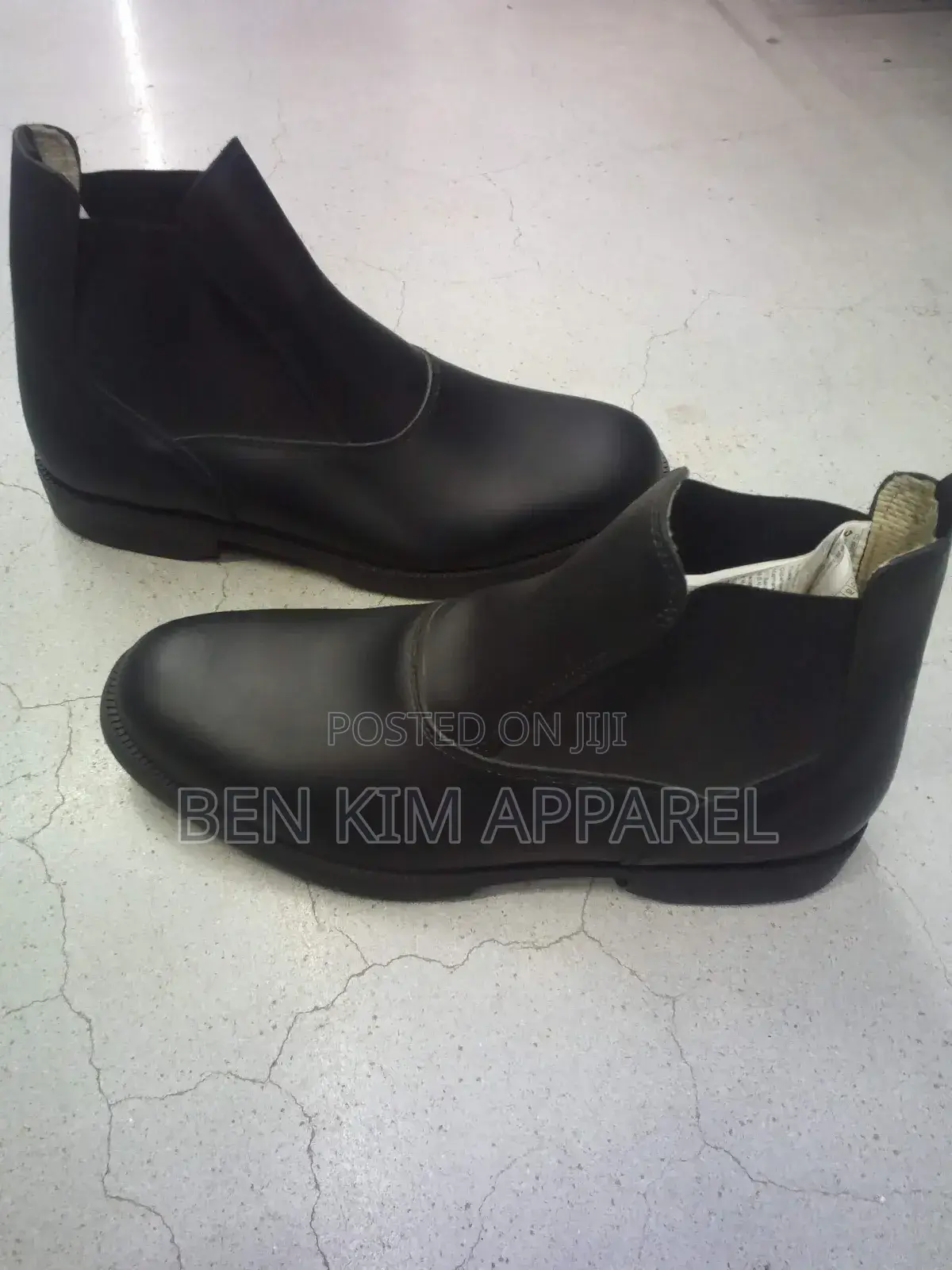 Slip on Black Leather and Rubber Sole Boots 45.