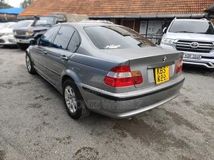 BMW 320i Sedan RWD 2005 Silver