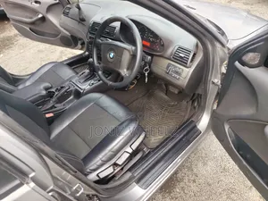BMW 320i Sedan RWD 2005 Silver