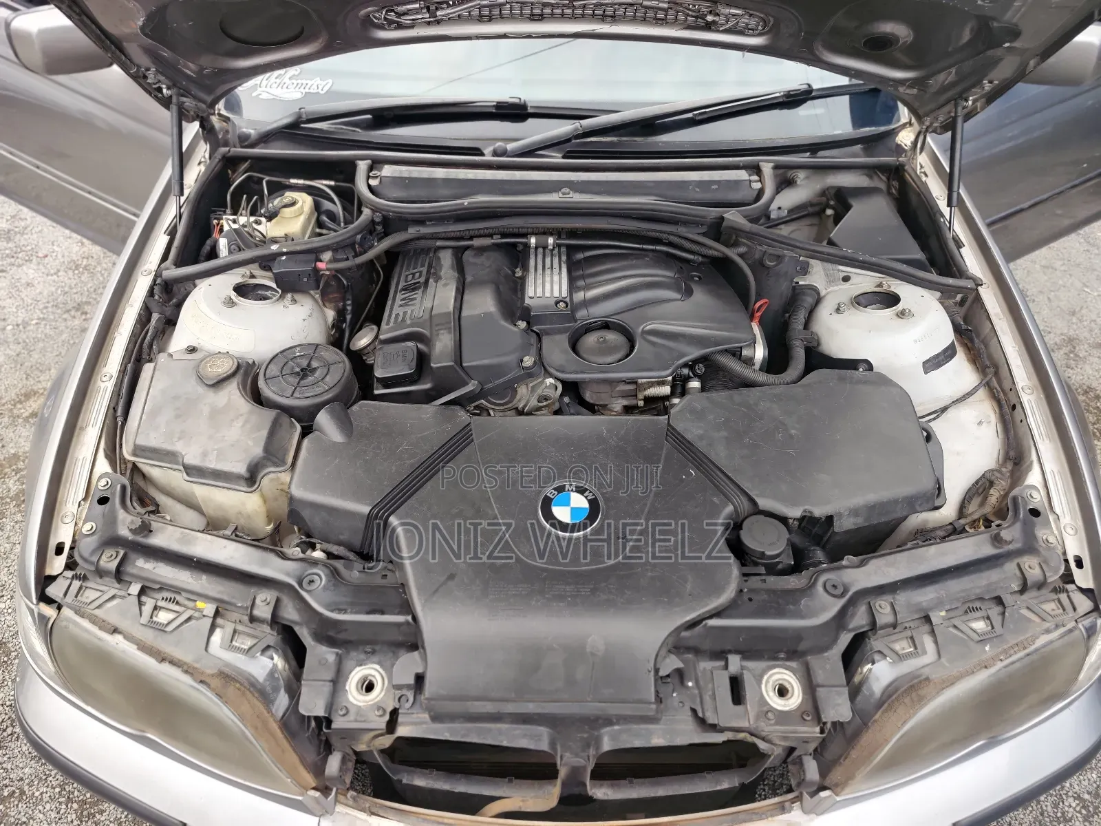 BMW 320i Sedan RWD 2005 Silver