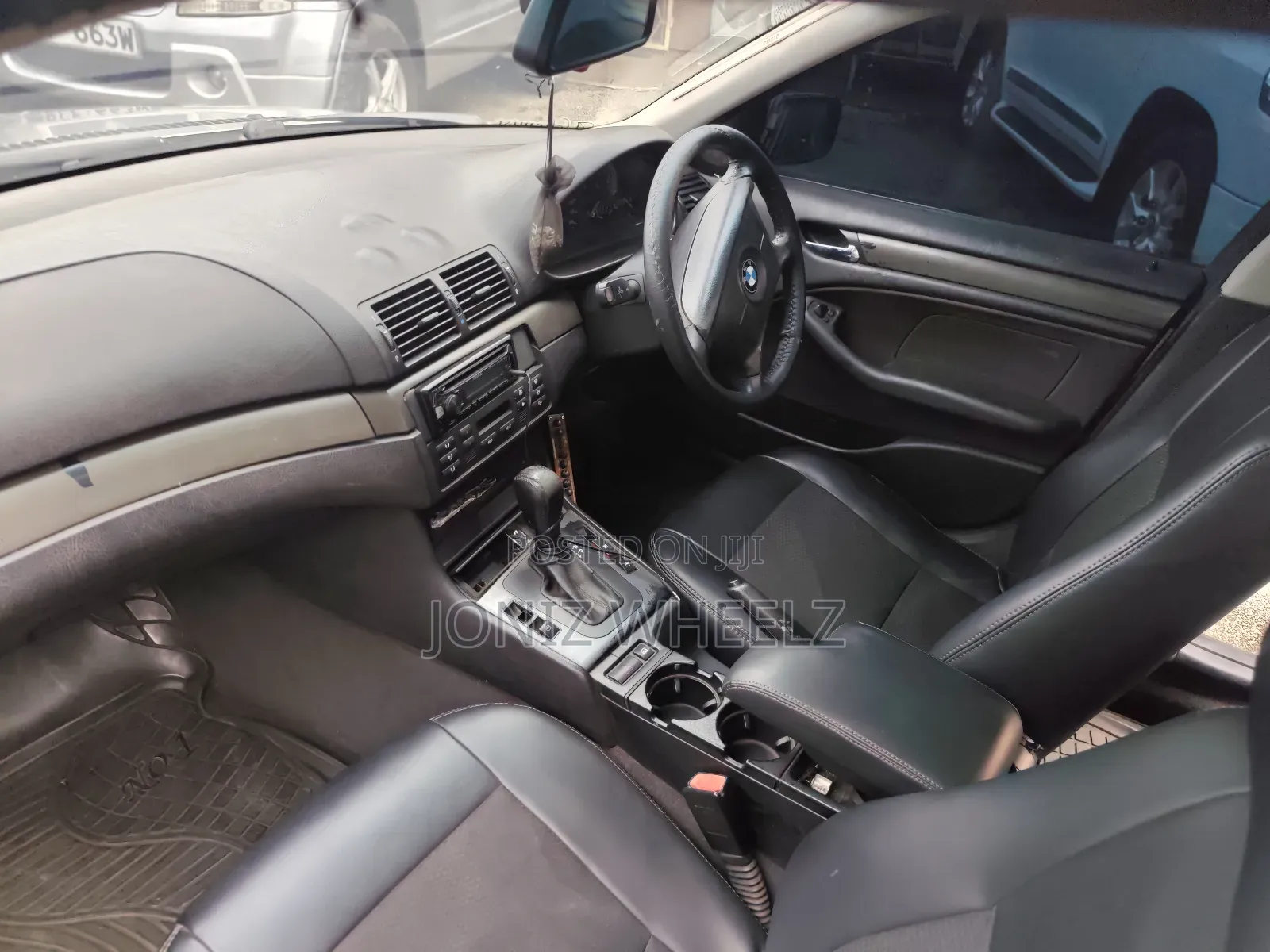 BMW 320i Sedan RWD 2005 Silver