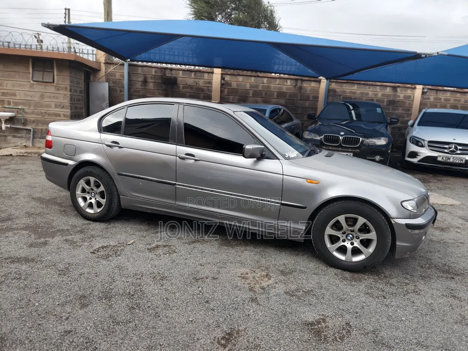 BMW 320i Sedan RWD 2005 Silver