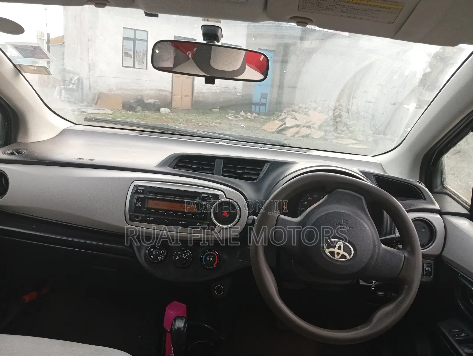 Toyota Vitz 2012 Silver
