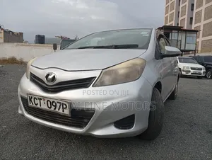 Toyota Vitz 2012 Silver