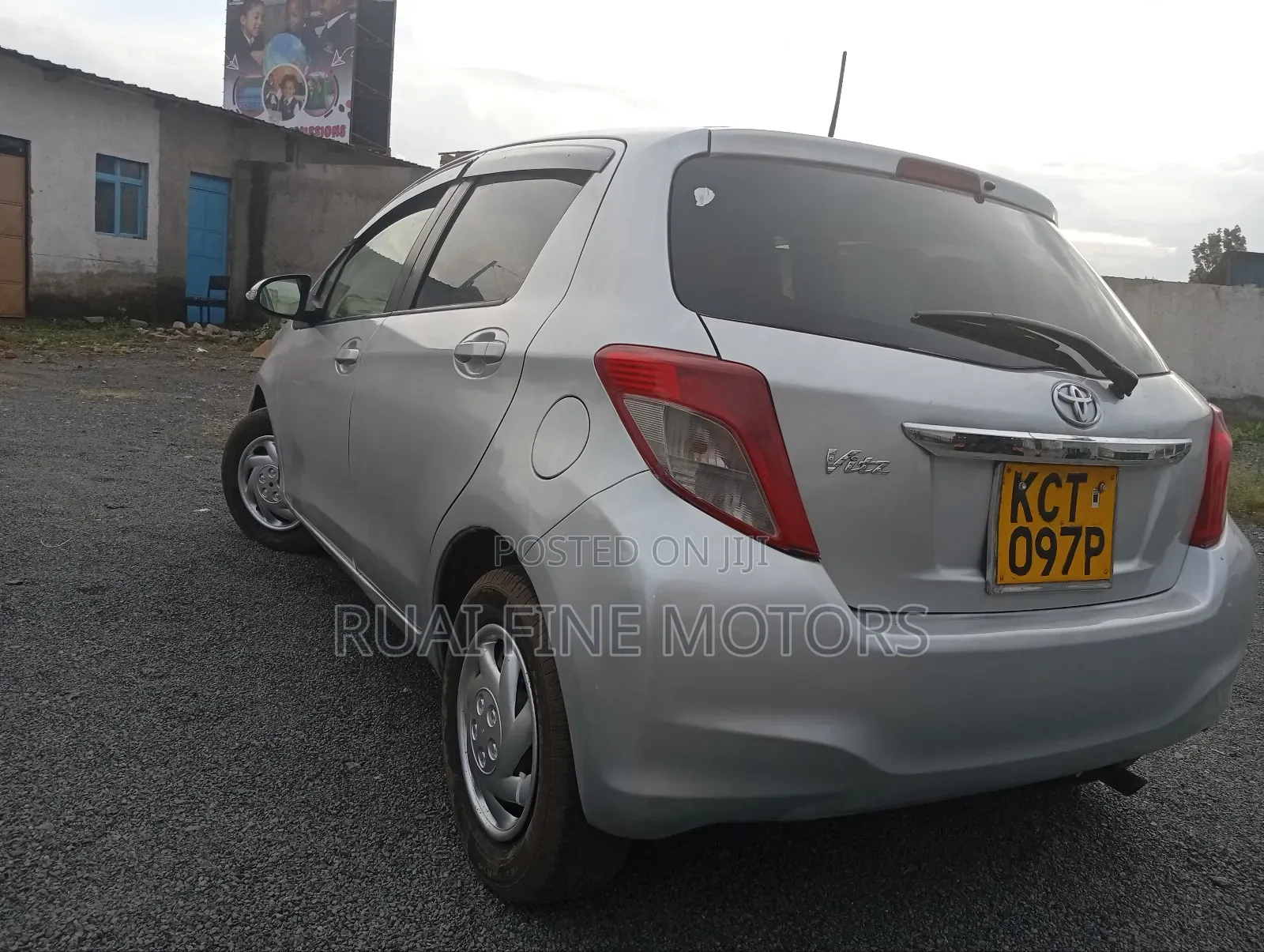 Toyota Vitz 2012 Silver