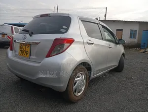 Toyota Vitz 2012 Silver