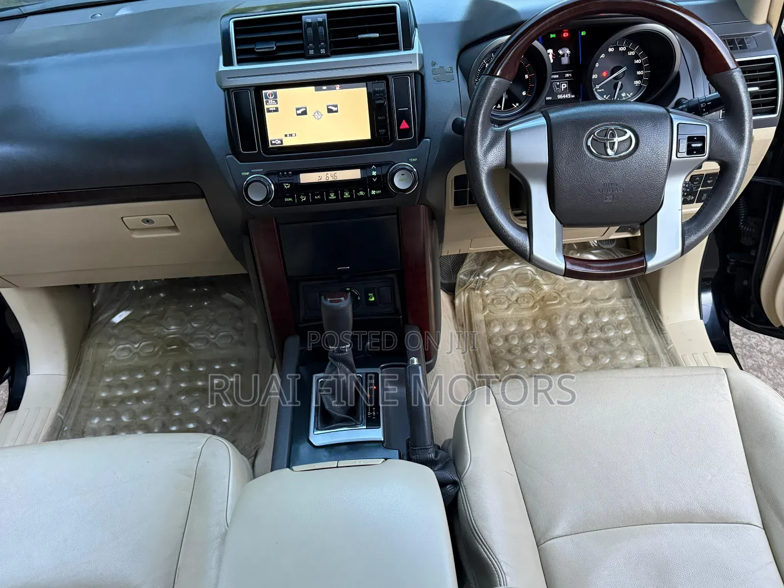 Toyota Vitz 2012 Silver