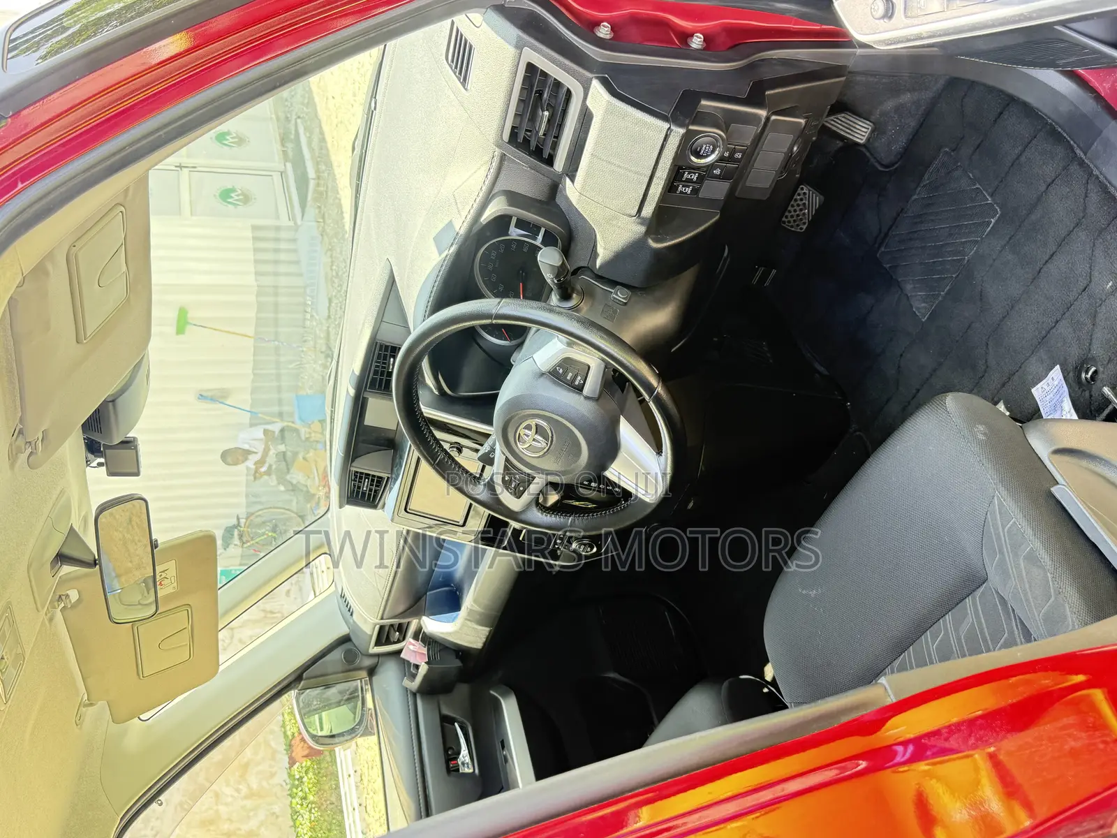 Toyota Tank 1.0 G-T FWD 2019 Maroon