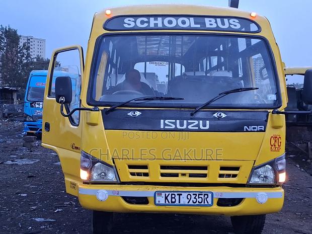 Isuzu NQR 2012 Yellow - thumbnail 3