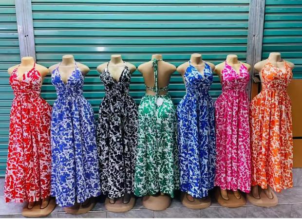 Backlss Dresses Available Black in Color - thumbnail 3