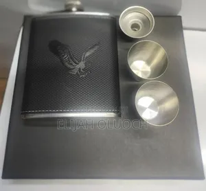 Hip Whiskey Bottle Plus Two Tots Cups*
*✅ Capacity 200 Ml