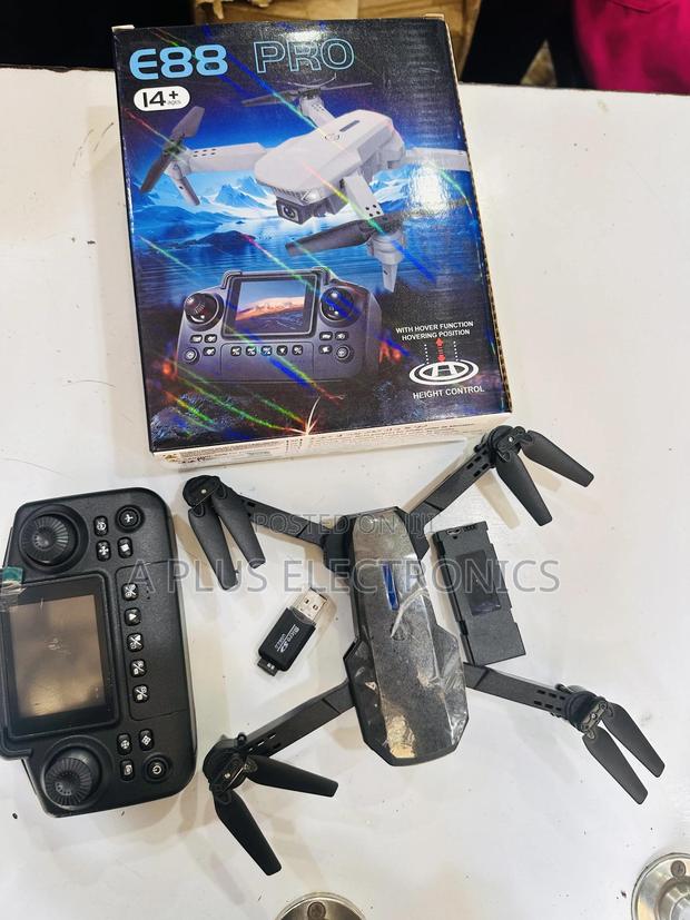 E88 Pro Drone (With Camera and Screen) – Foldable Easy to Fly - thumbnail 3