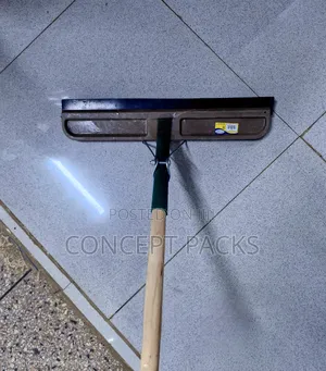 18" Fitted Heavy Duty Squeegee With Strong Wooden Handle