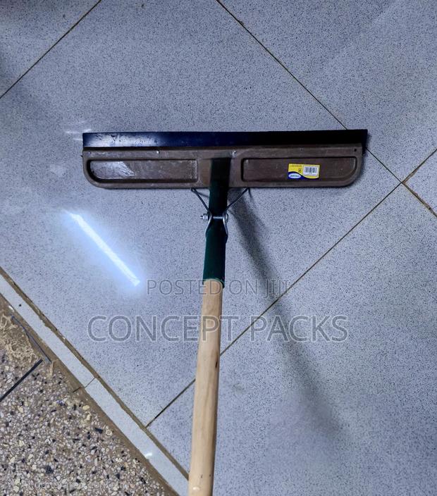 18" Fitted Heavy Duty Squeegee With Strong Wooden Handle
