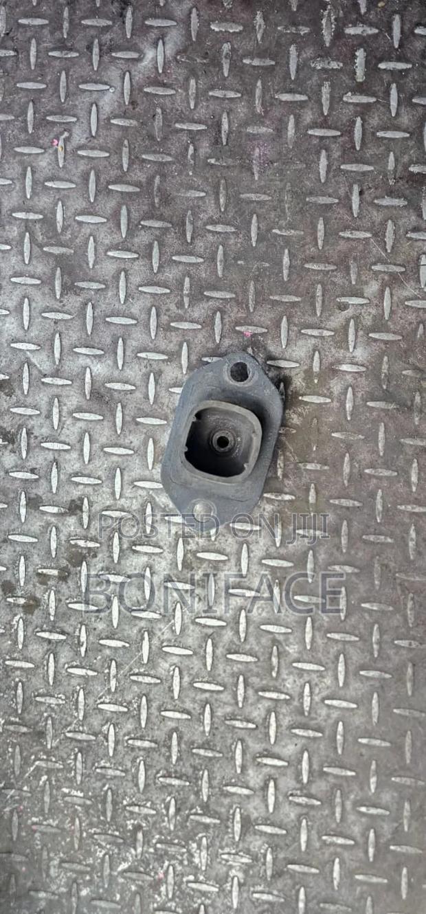 Nissan Juke Gearbox Mounting Ex Japan - thumbnail 2