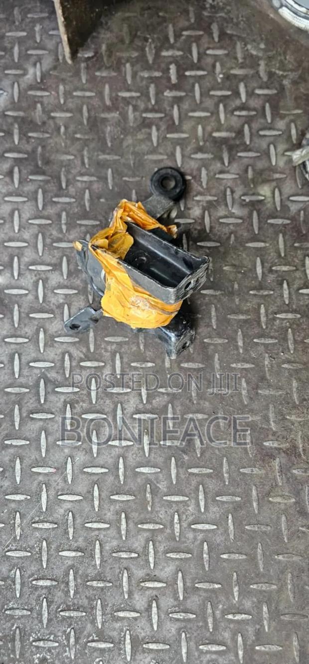 Toyota Wish Engine Mounting Ex Japan - thumbnail 2