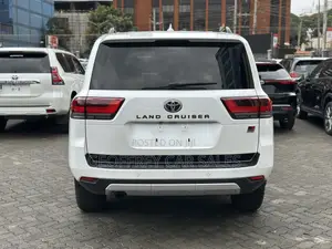 Toyota Land Cruiser Prado 2022 White
