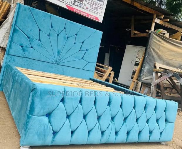 Turquoise 5×6 Fan Tufted Bed - main view