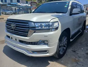 Toyota Land Cruiser 4.6 V8 ZX 2017 White