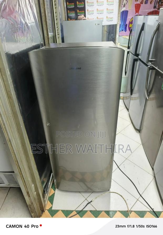 Very Smart and Clean Sumsung Single Door Fridge