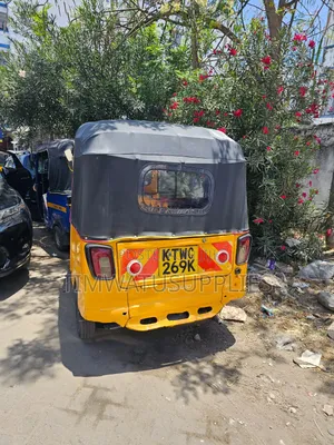 Piaggio 2022 Yellow