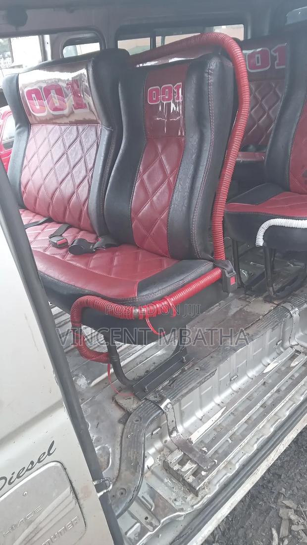 Toyota HiAce 2012 Grey - thumbnail 2