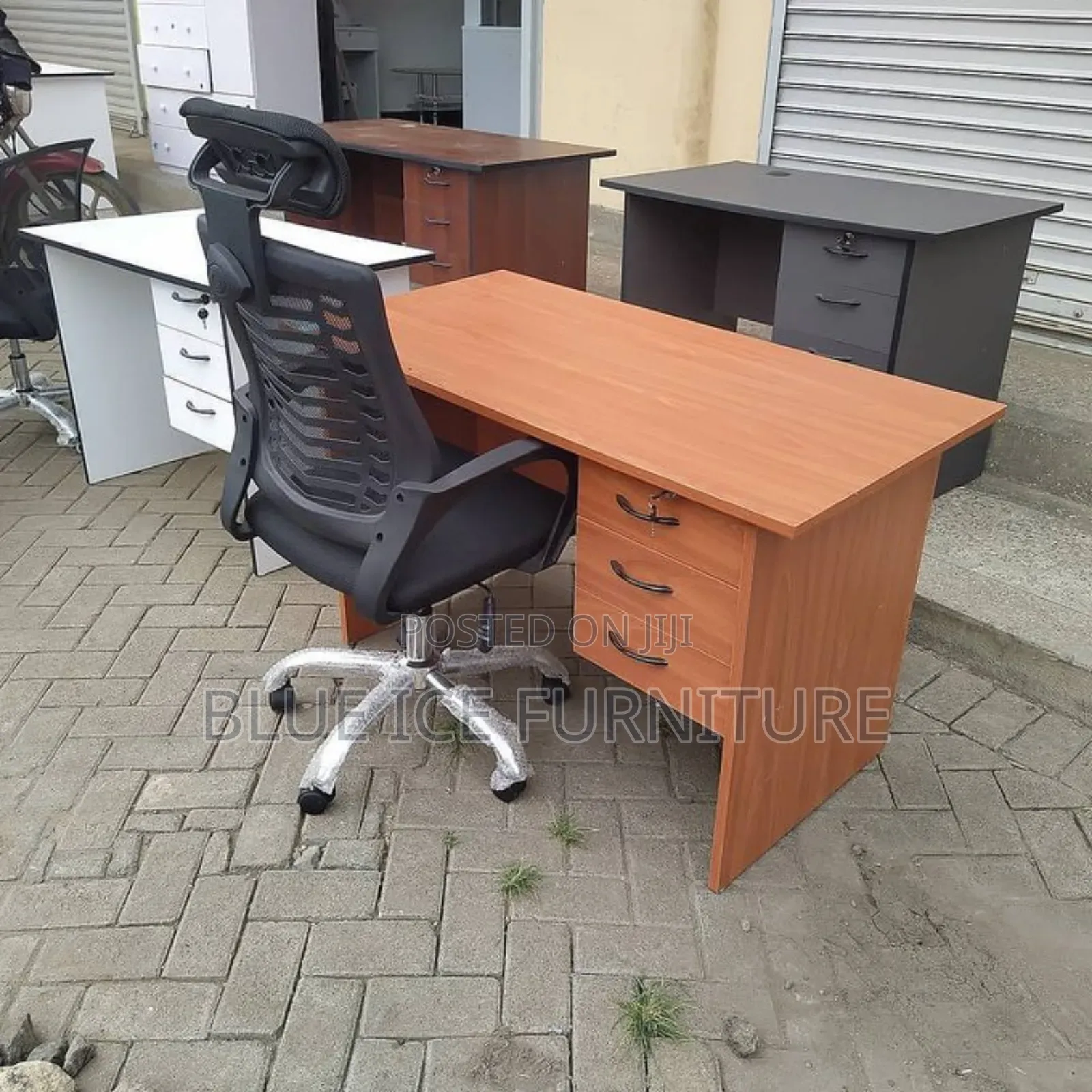 Working Desk With Headrest Chair