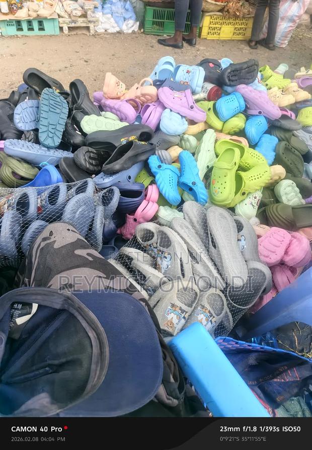 Am Selling Quality Crocks at Fair Prize S - thumbnail 3